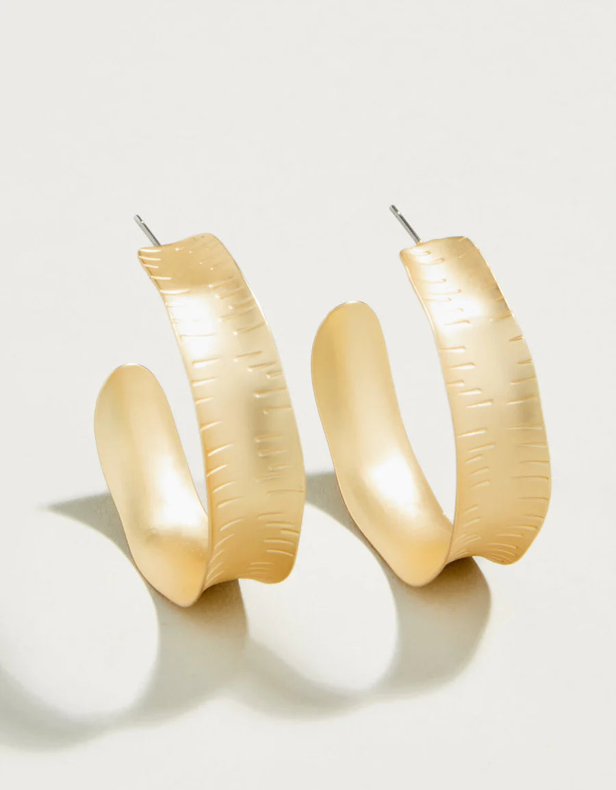 Wave shape earrings-Queenie Hoop Earrings Gold