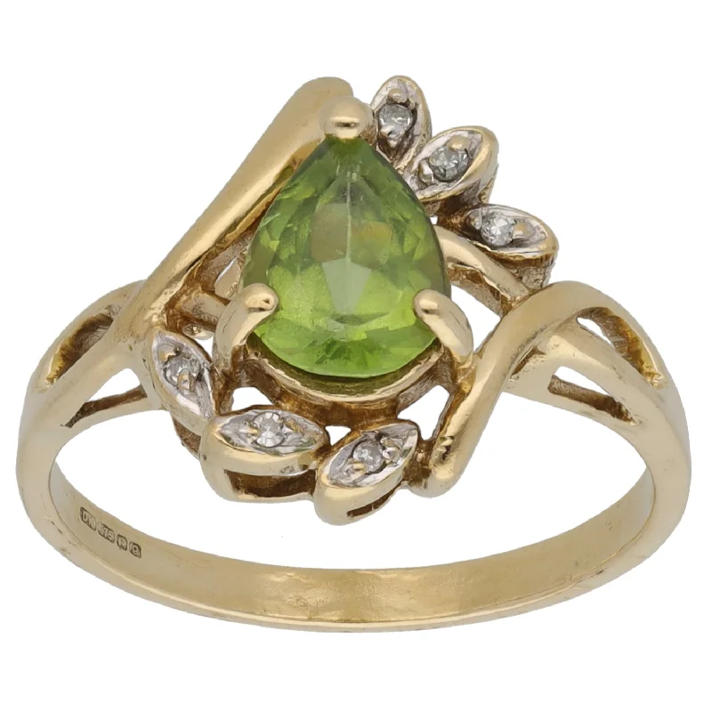 Gloss finish rings-9ct Gold Peridot & 0.03ct Diamond Dress/Cocktail Ring Size O