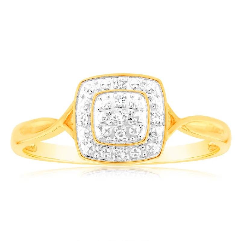 Old deco rings-9ct Yellow Gold Diamond Cushion Shape Cluster Ring With 7 Brilliant Cut Diamonds