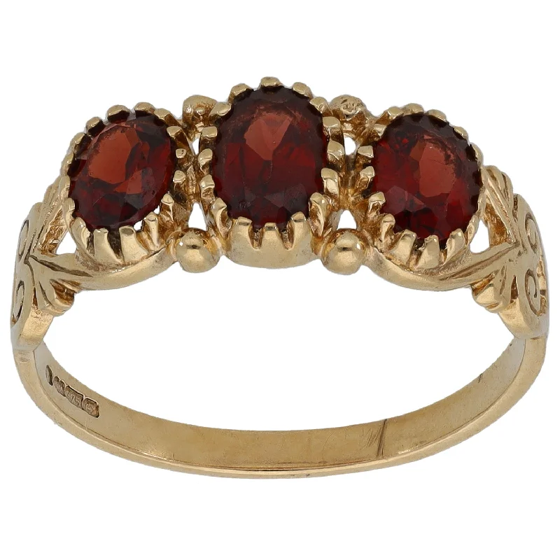 Thin pearl rings-9ct Gold Garnet Three Stone Ring Size Q