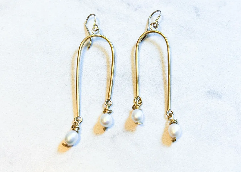 Freshwater pearl earrings-Brass Arch Pearl Earrings